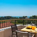 Casa Laurea Πανσιόν 4*