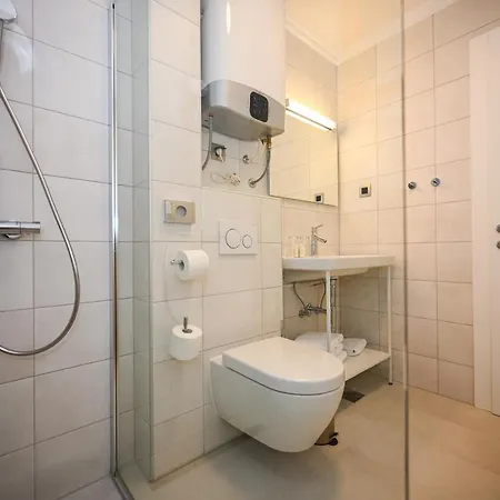 Gostinjska kuća Casa Laurea 4*